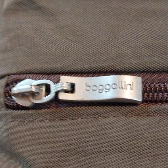 Baggalini Big Zipper Crossbody Bag...EUC - Picture 10 of 10